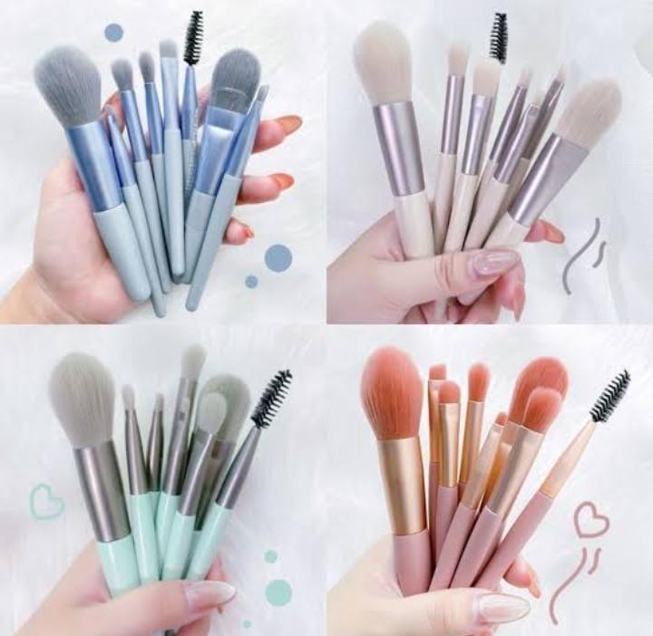 8-Piece Makeup Brush Set – Blending, Contouring & Eye Makeup Tools