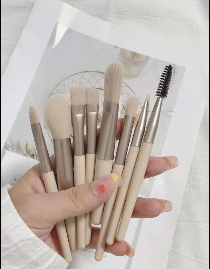 8-Piece Makeup Brush Set – Blending, Contouring & Eye Makeup Tools